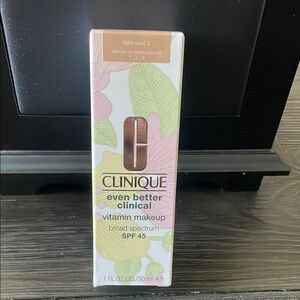 Clinique Even Better Clinical Vitamin Makeup - Pink, Green, Cream